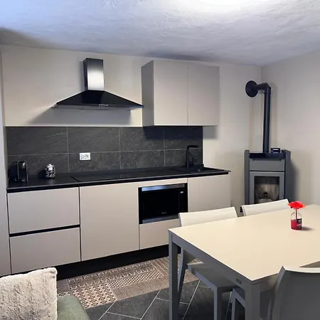 Les Maisons De Karen The House Apartment Gignod